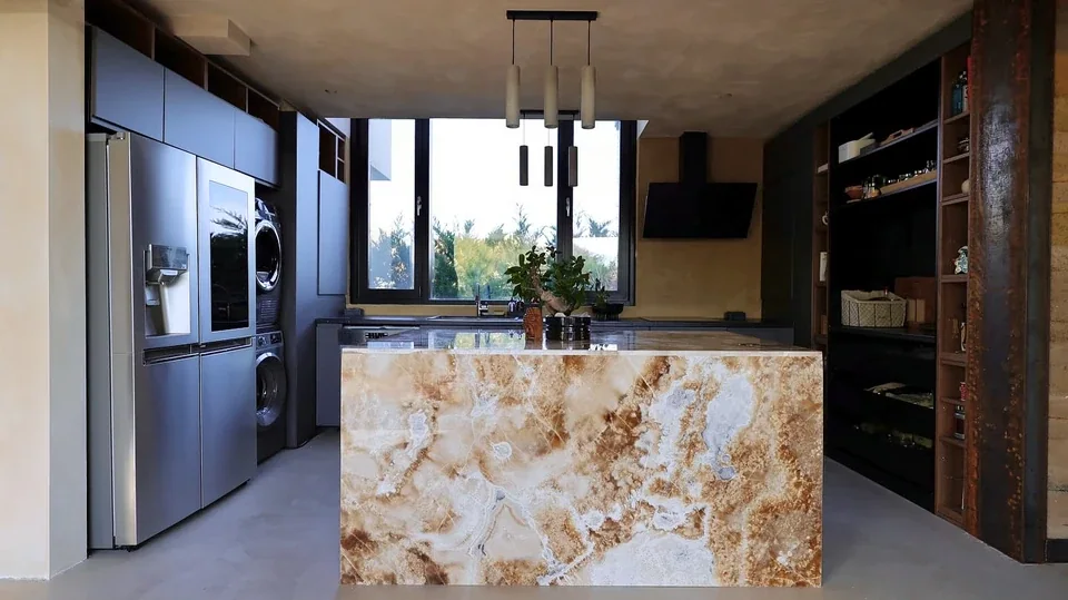 Casa M22 — Corbeanca — Insula și mobilierul bucătăriei