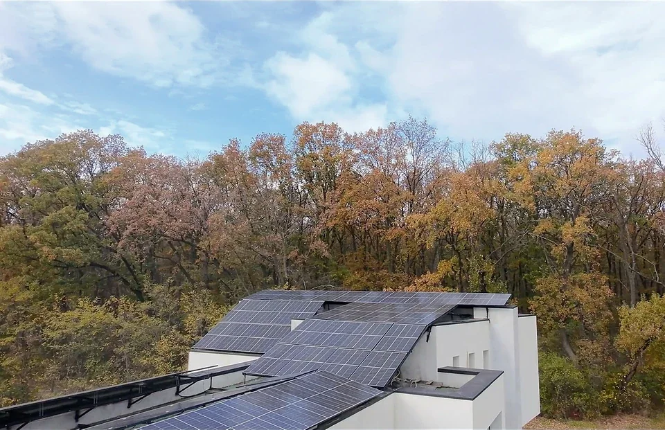 Casa M22 — Corbeanca — Panourile de pe acoperiș